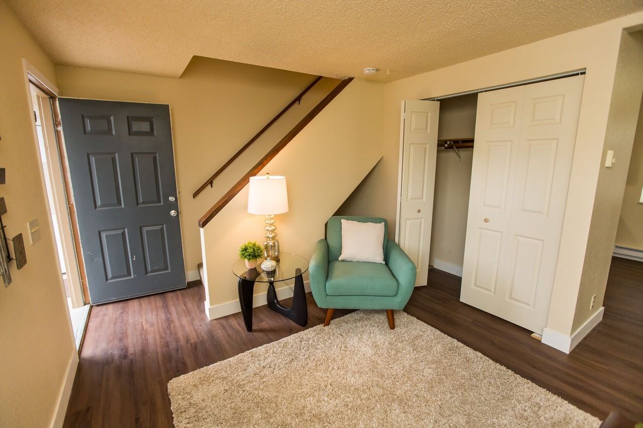 ST. JAMES SQUARE - Photo 2 of 48