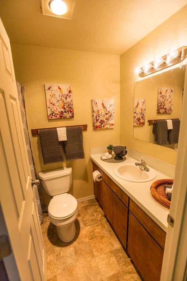 ST. JAMES SQUARE - Photo 6 of 48