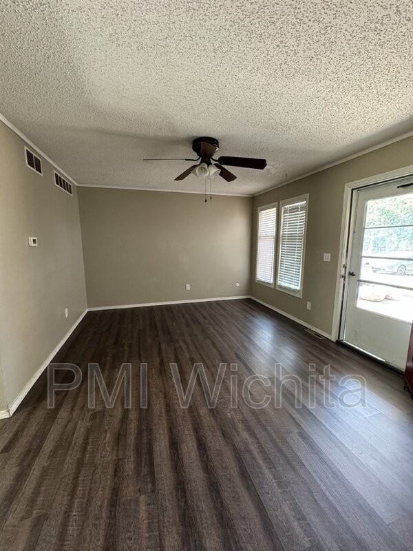 3218 S Walnut St - Photo 3 of 17