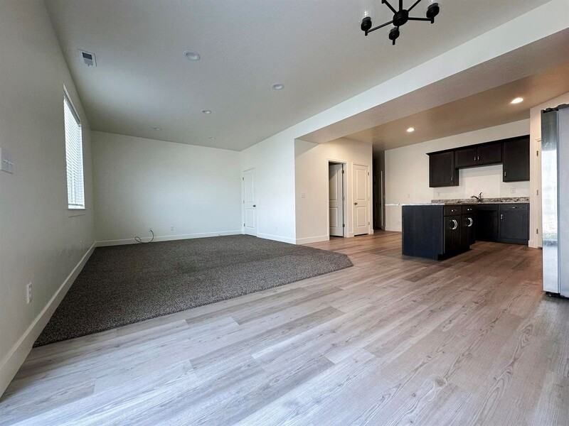 250 Ws #113 - Photo 4 of 14