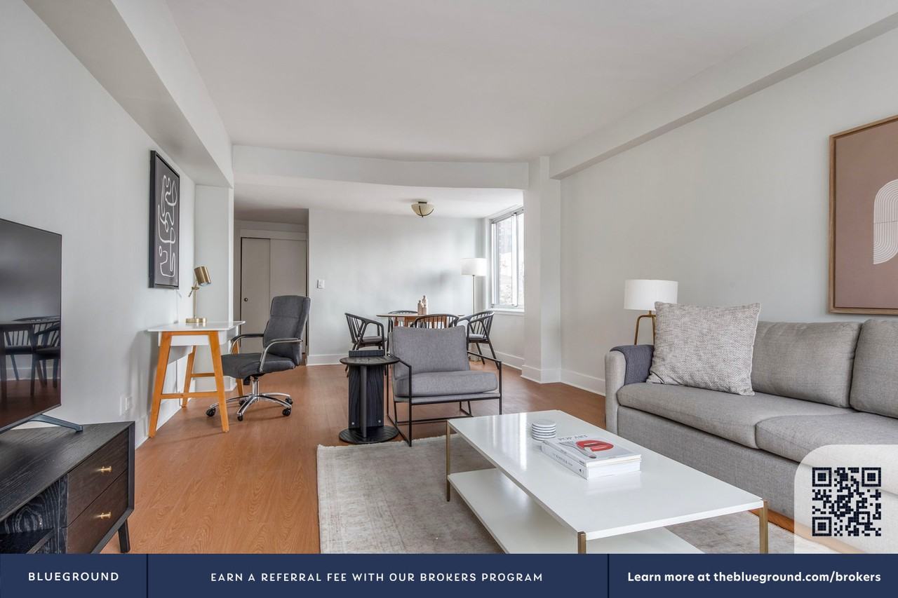 340 East 51st Street - Photo 4 of 30