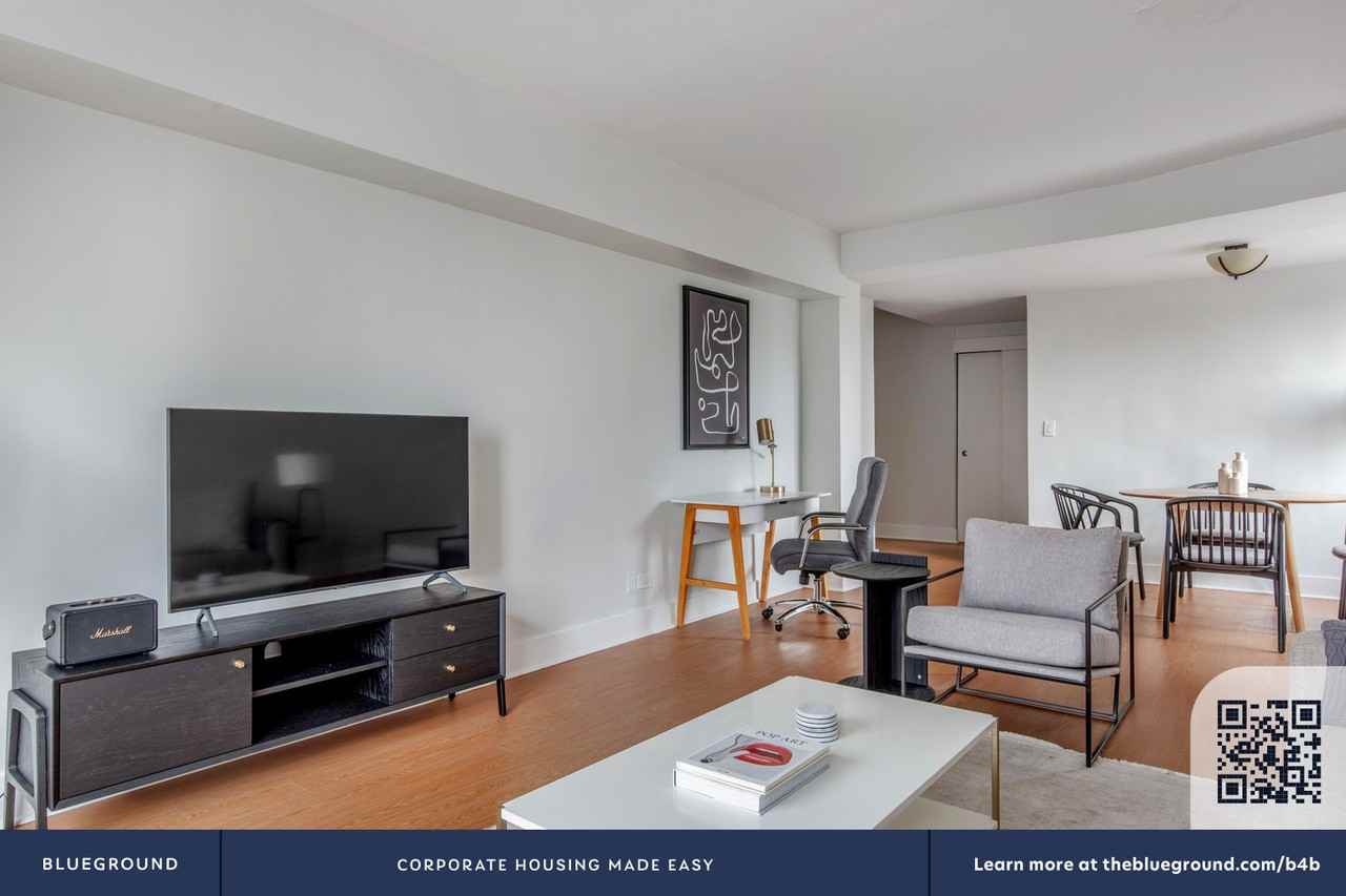 340 East 51st Street - Photo 5 of 30