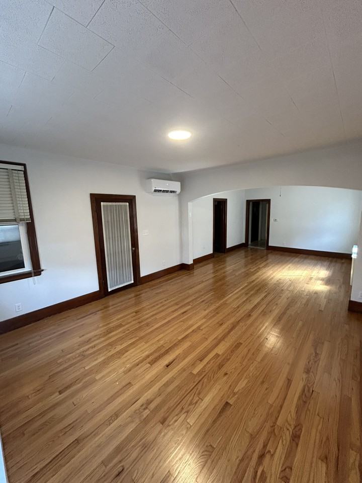 96 Broad St - Photo 3 of 11