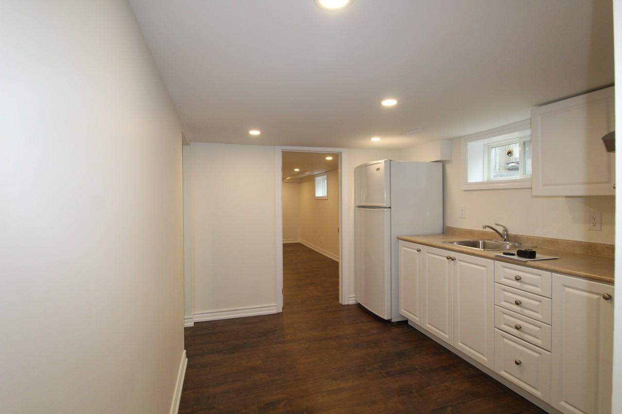 43 Tomlin Crescent - Photo 3 of 7