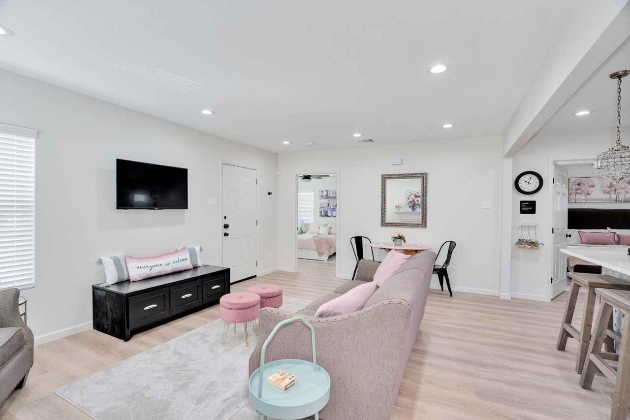 2117 Berwick Ave - Photo 3 of 11