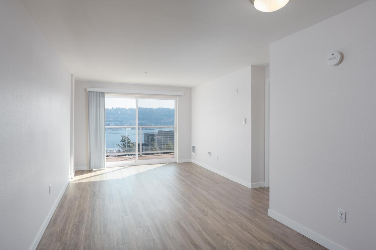 1735 Dexter Ave N - Photo 5 of 16