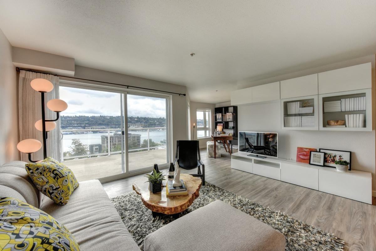 1735 Dexter Ave N - Photo 4 of 16