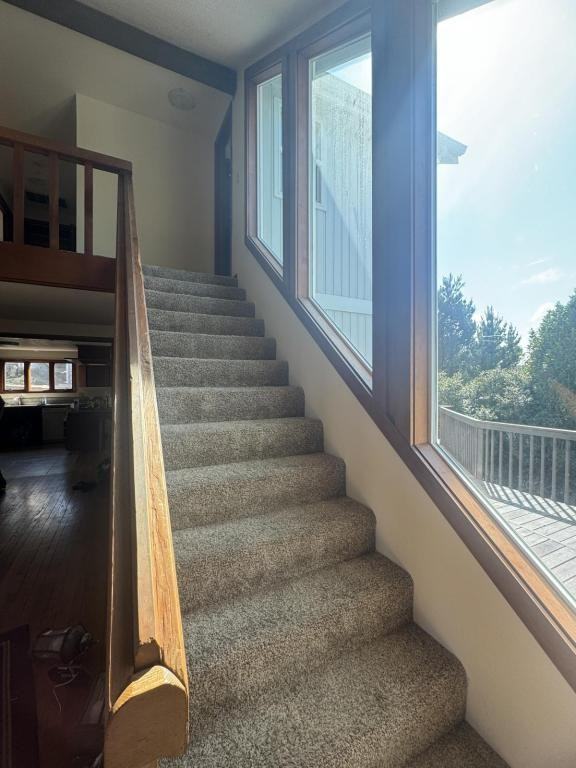 655 Telegraph Dr - Photo 3 of 10