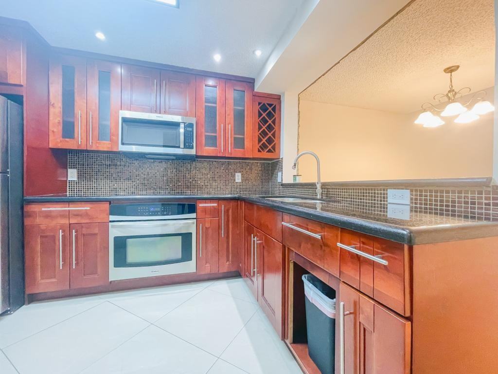 4904 Sw 31st Ter - Photo 3 of 22