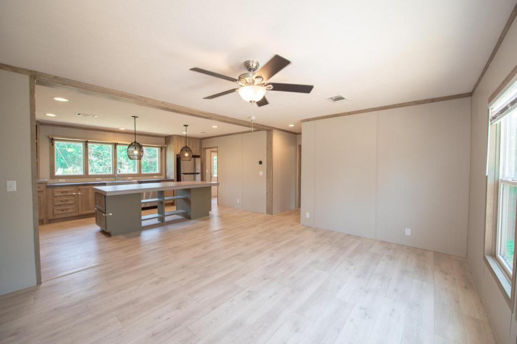 164 Holy Temple St - Photo 2 of 18