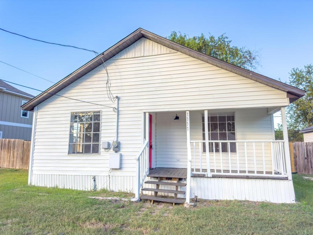 1111 Georgia St - Photo 2 of 17