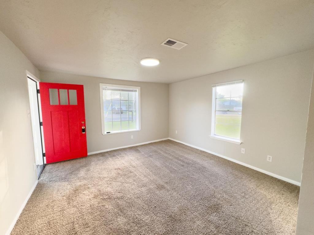 1111 Georgia St - Photo 4 of 17