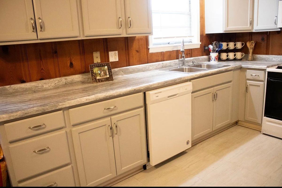 405 W Fair St - Photo 2 of 9