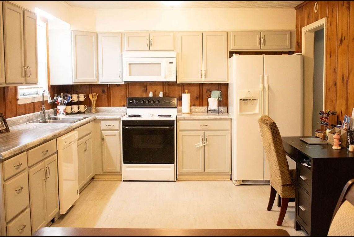 405 W Fair St - Photo 3 of 9