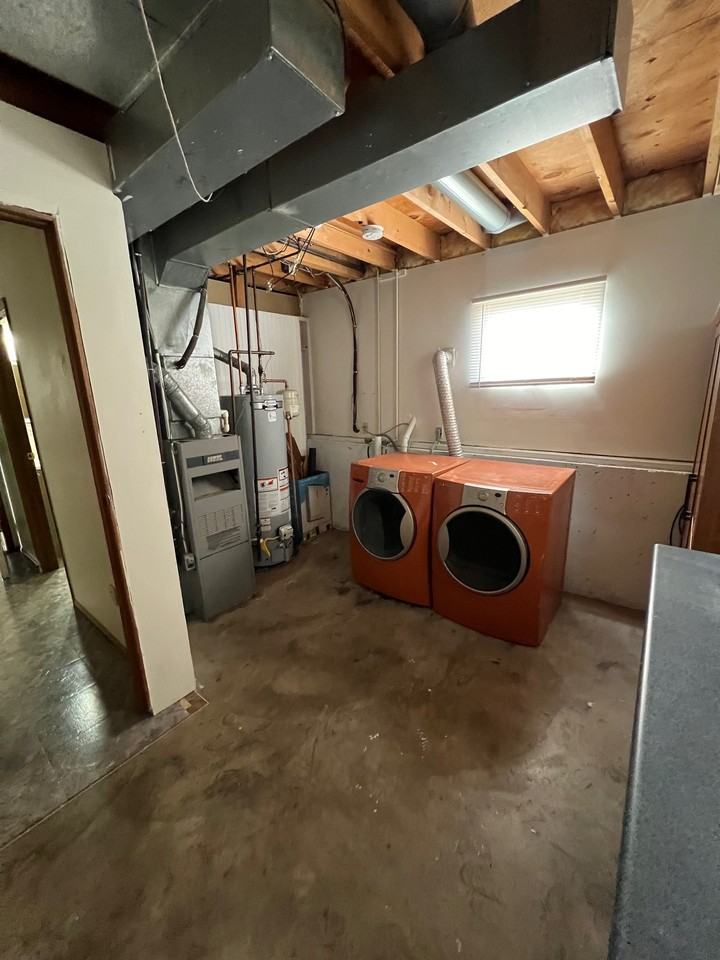 3224 Johnston Ln - Photo 2 of 14