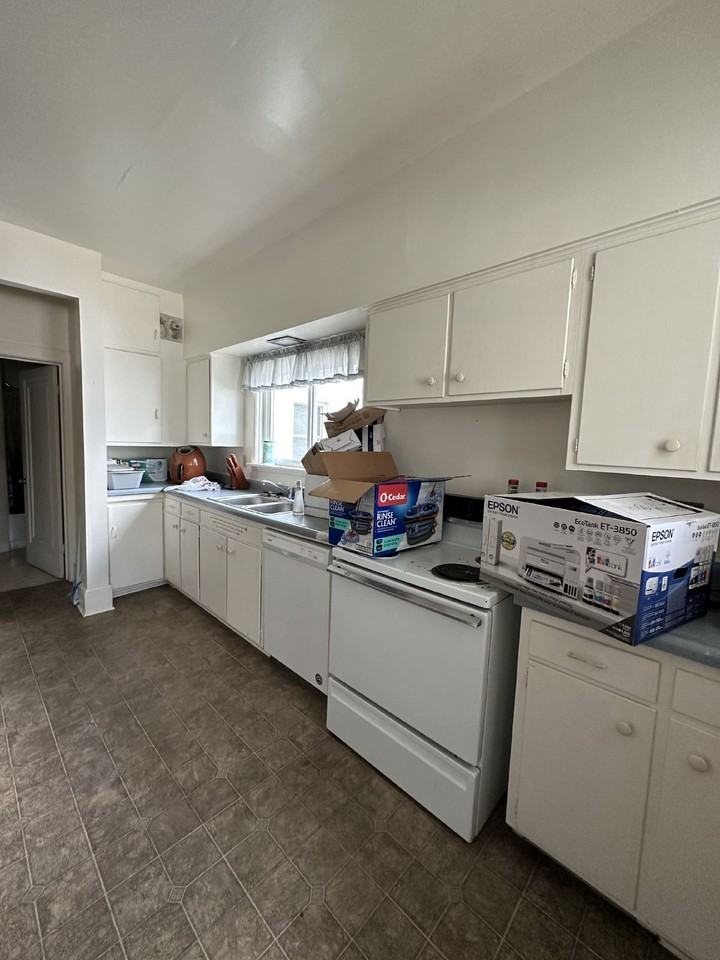 914 5th Ave - Photo 3 of 21