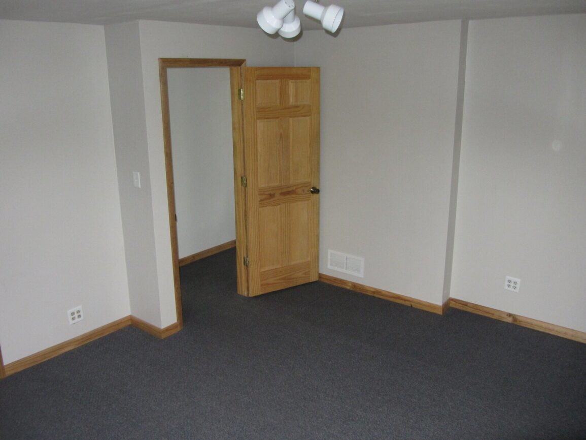633 Lake St - Photo 5 of 8