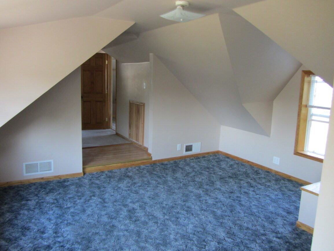 633 Lake St - Photo 6 of 8