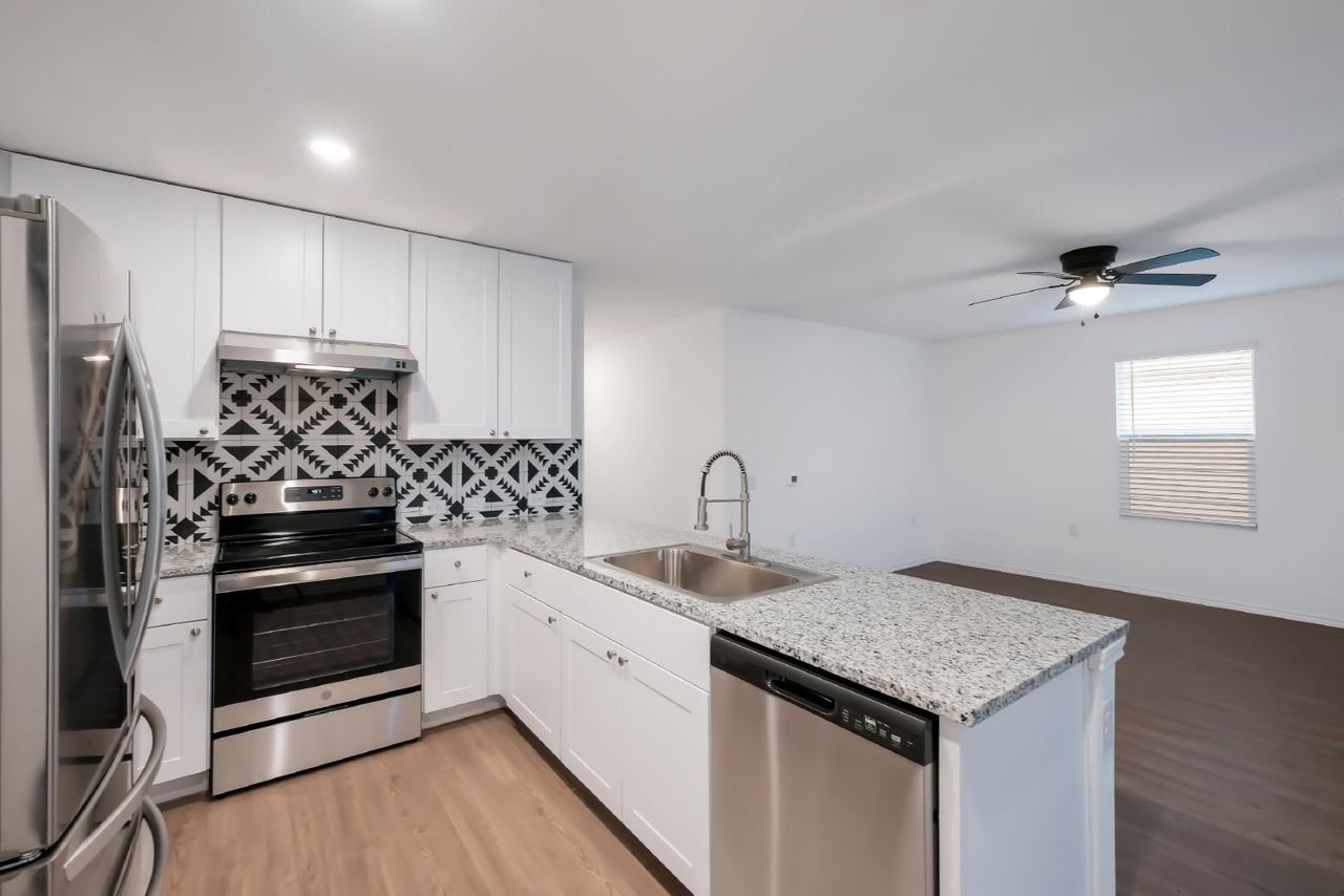 1019 Crenshaw Way - Photo 7 of 29