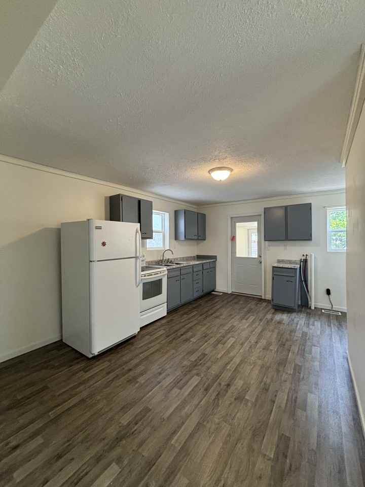 320 N 11th St #R - Photo 2 of 21