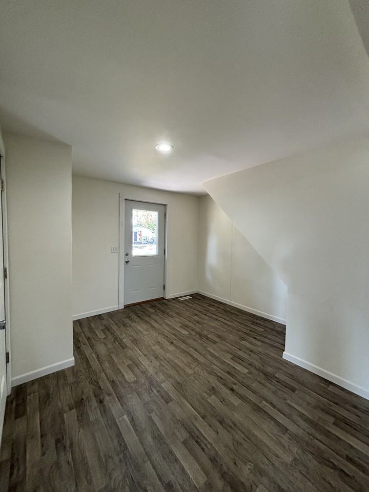 320 N 11th St #R - Photo 3 of 21