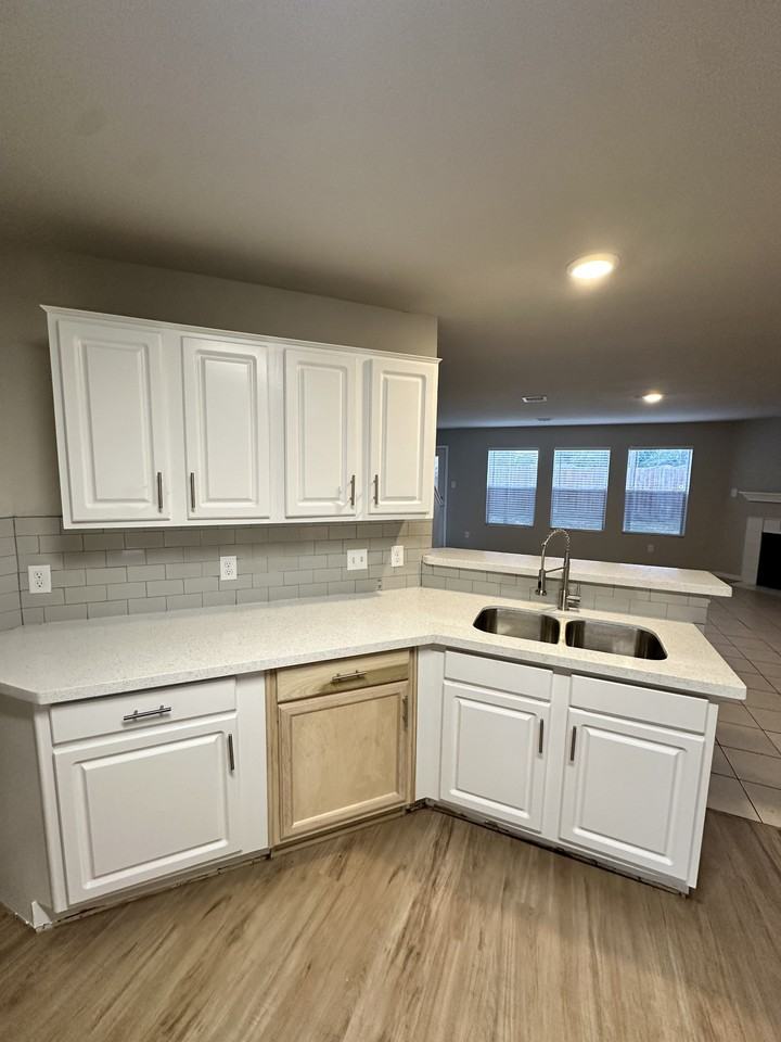 15153 Elstree Dr #NA - Photo 2 of 9