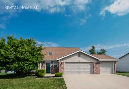 213 Montrose Cir - Photo 2 of 36
