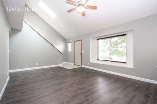 213 Montrose Cir - Photo 3 of 36