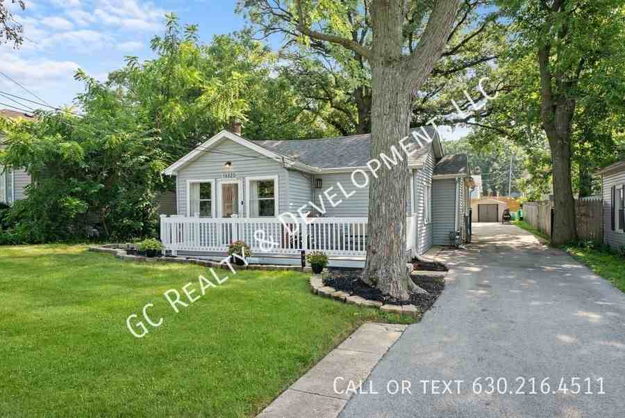 16025 Forest Ave - Photo 2 of 24