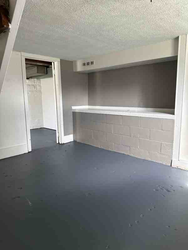 211 S Foster St #3 - Photo 4 of 5