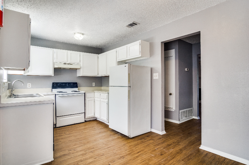 5825 Shadydell Dr - Photo 2 of 4