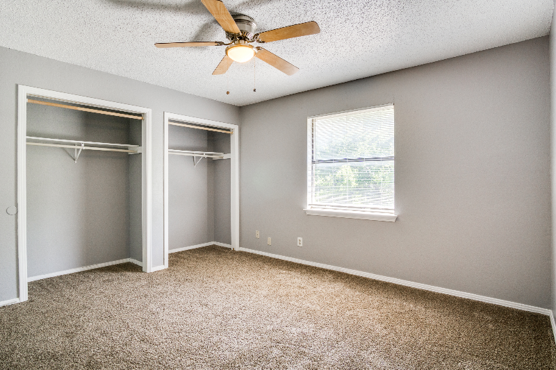 5825 Shadydell Dr - Photo 3 of 4