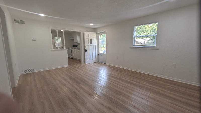 9313 E 18th St S - Photo 3 of 12