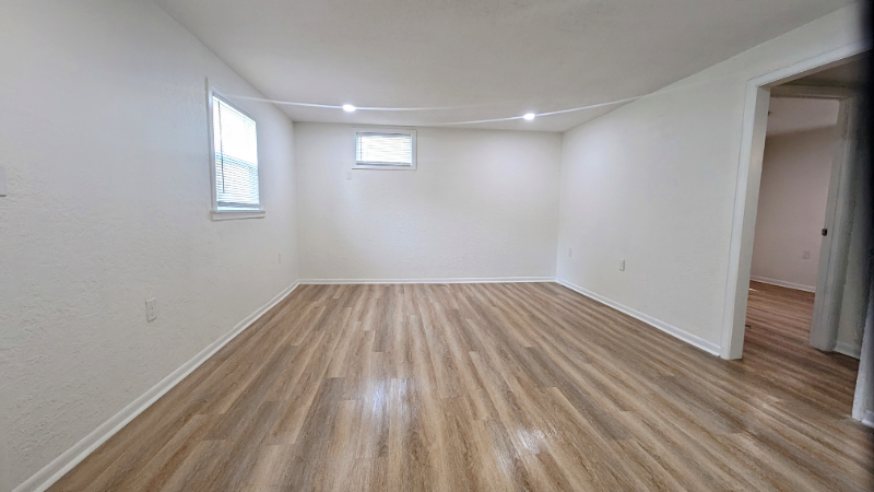 9313 E 18th St S - Photo 4 of 12