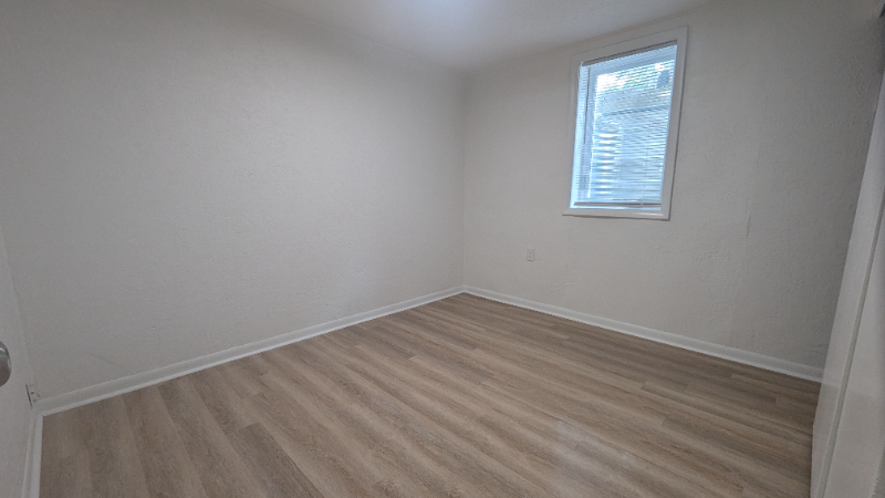 9313 E 18th St S - Photo 6 of 12