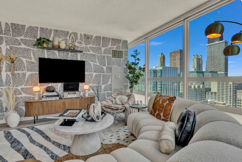 358 E Ohio St - Photo 2 of 16