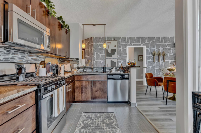 358 E Ohio St - Photo 3 of 16