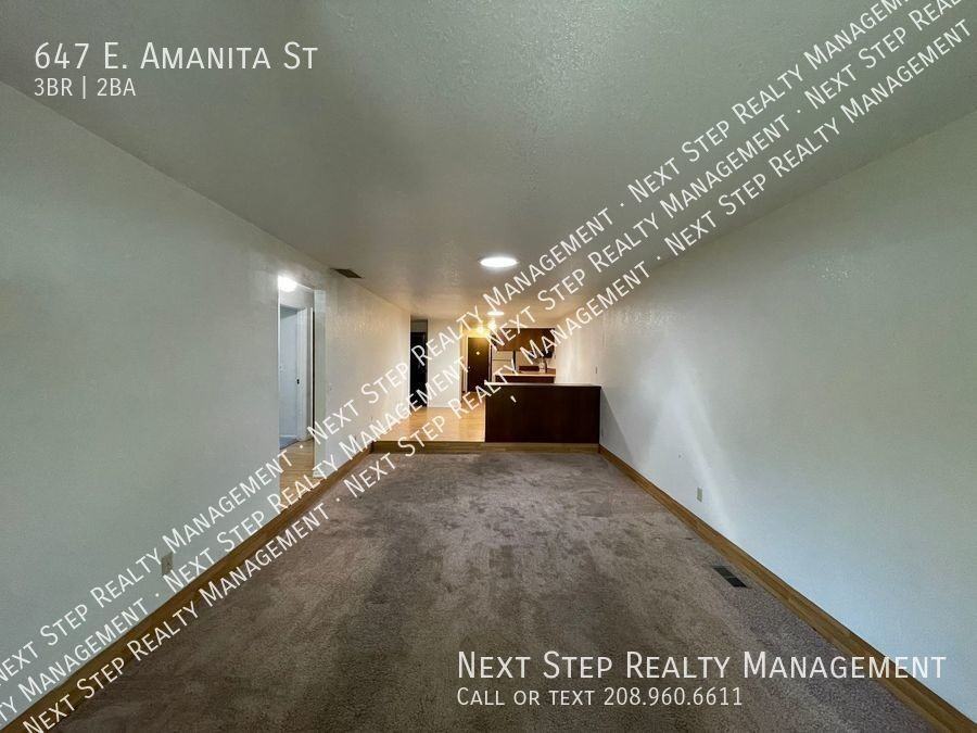 647 Amanita St - Photo 3 of 14