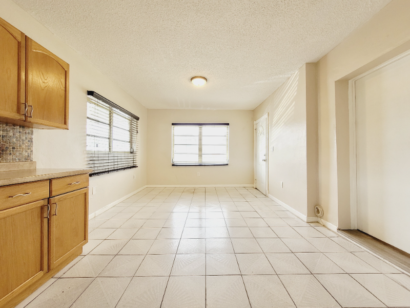 567 Est #C - Photo 2 of 10