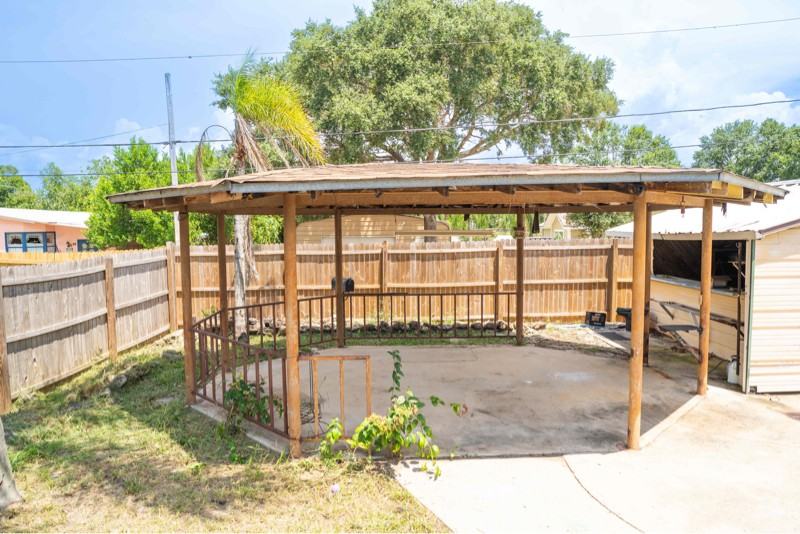 11 Center St - Photo 3 of 8