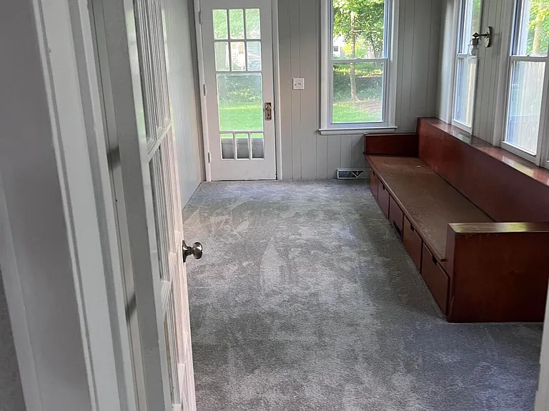 930 Southern Ave - Photo 2 of 17