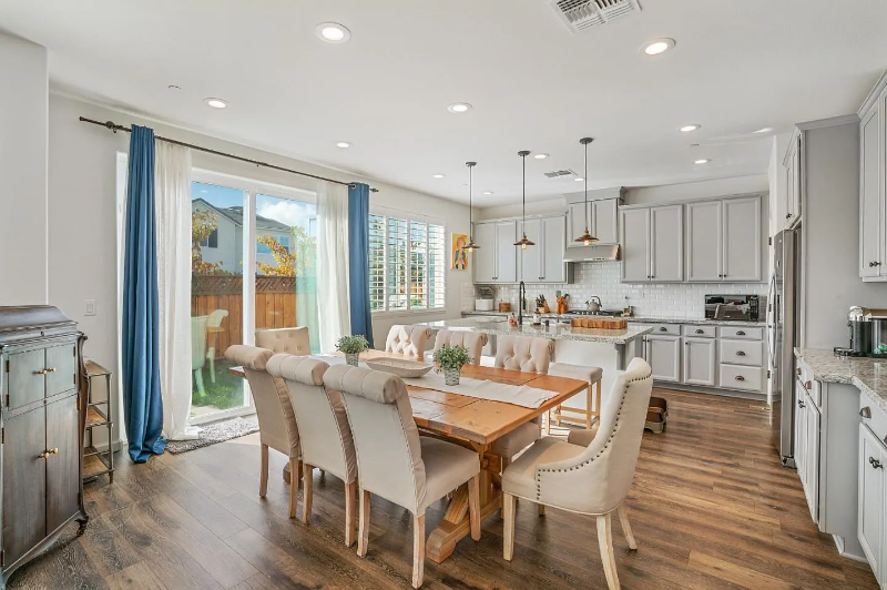 764 Carver Pl - Photo 2 of 19