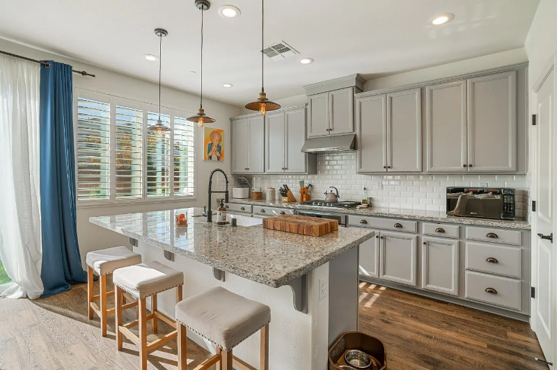 764 Carver Pl - Photo 3 of 19