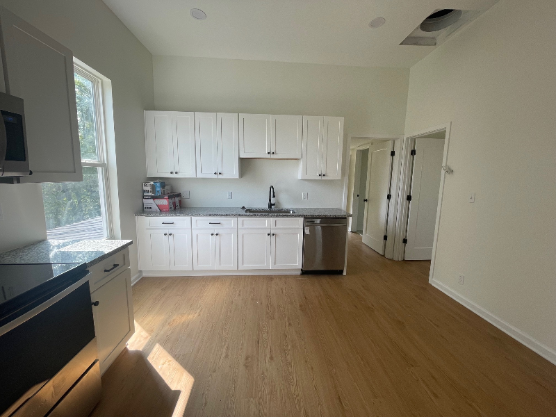 517 W 11th St - Photo 3 of 11