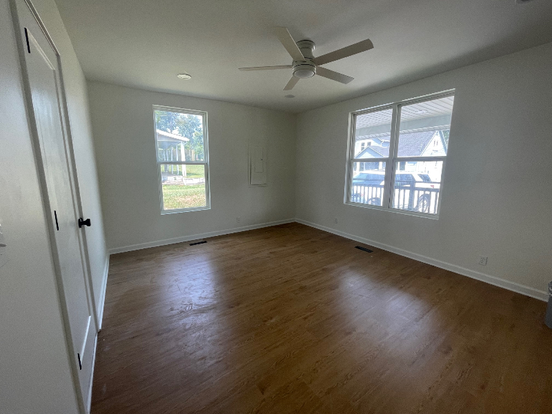 517 W 11th St - Photo 5 of 11