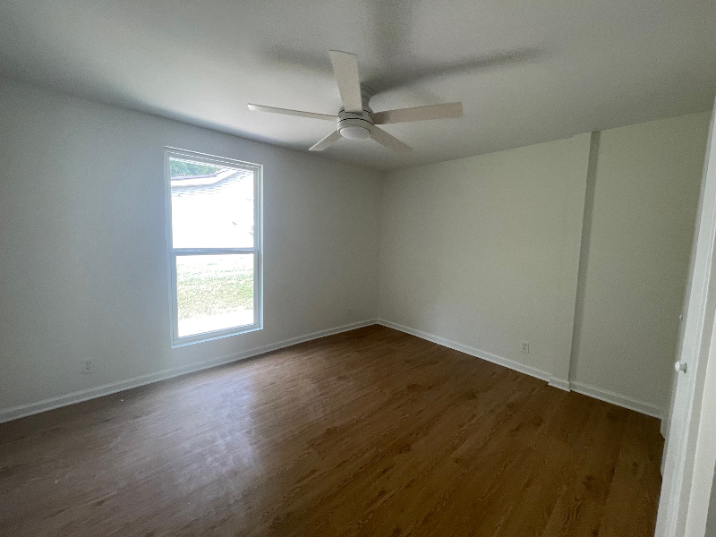 517 W 11th St - Photo 7 of 11