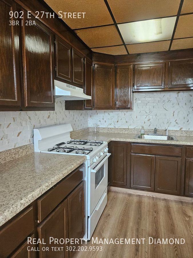 902 E 27th St - Photo 2 of 15