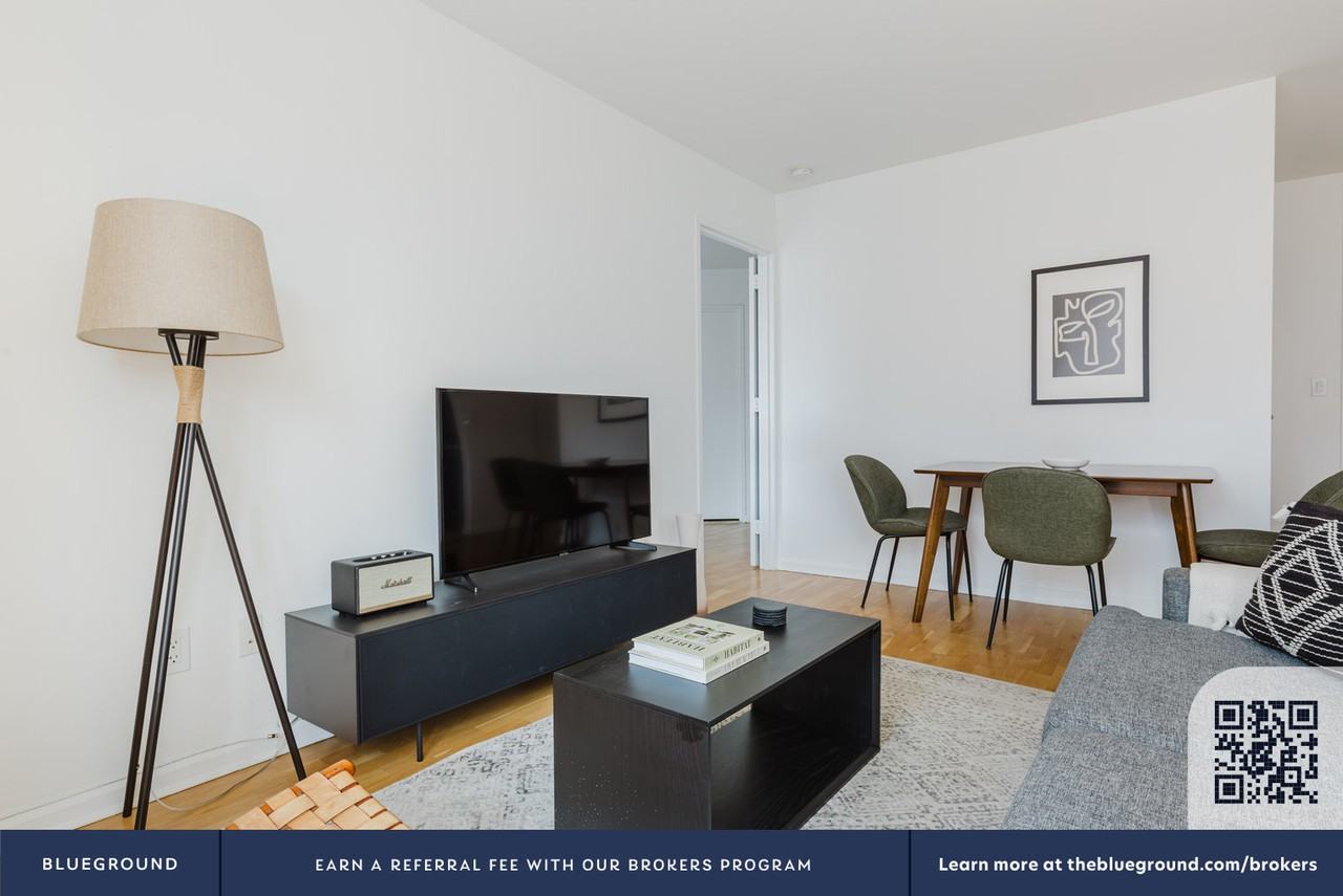 400 Chambers Street - Photo 5 of 46