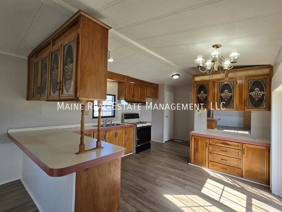 118 E St - Photo 2 of 16