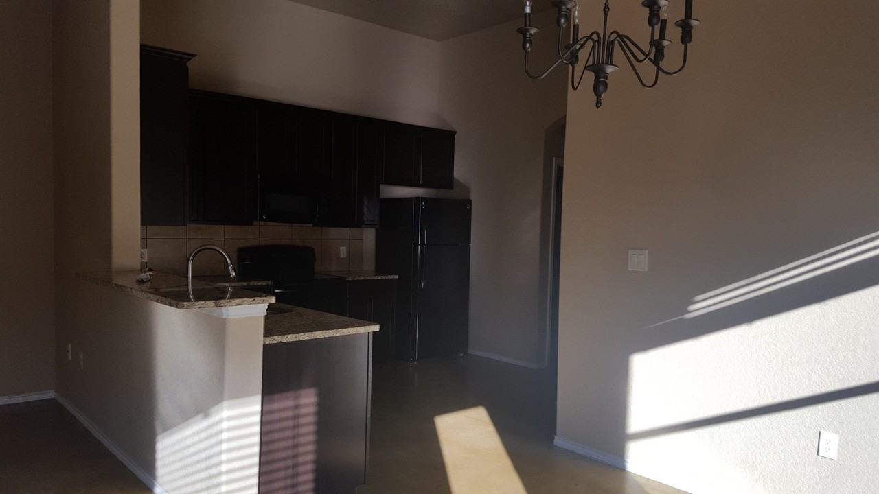 Carolyn Cove 1033 - Photo 2 of 22
